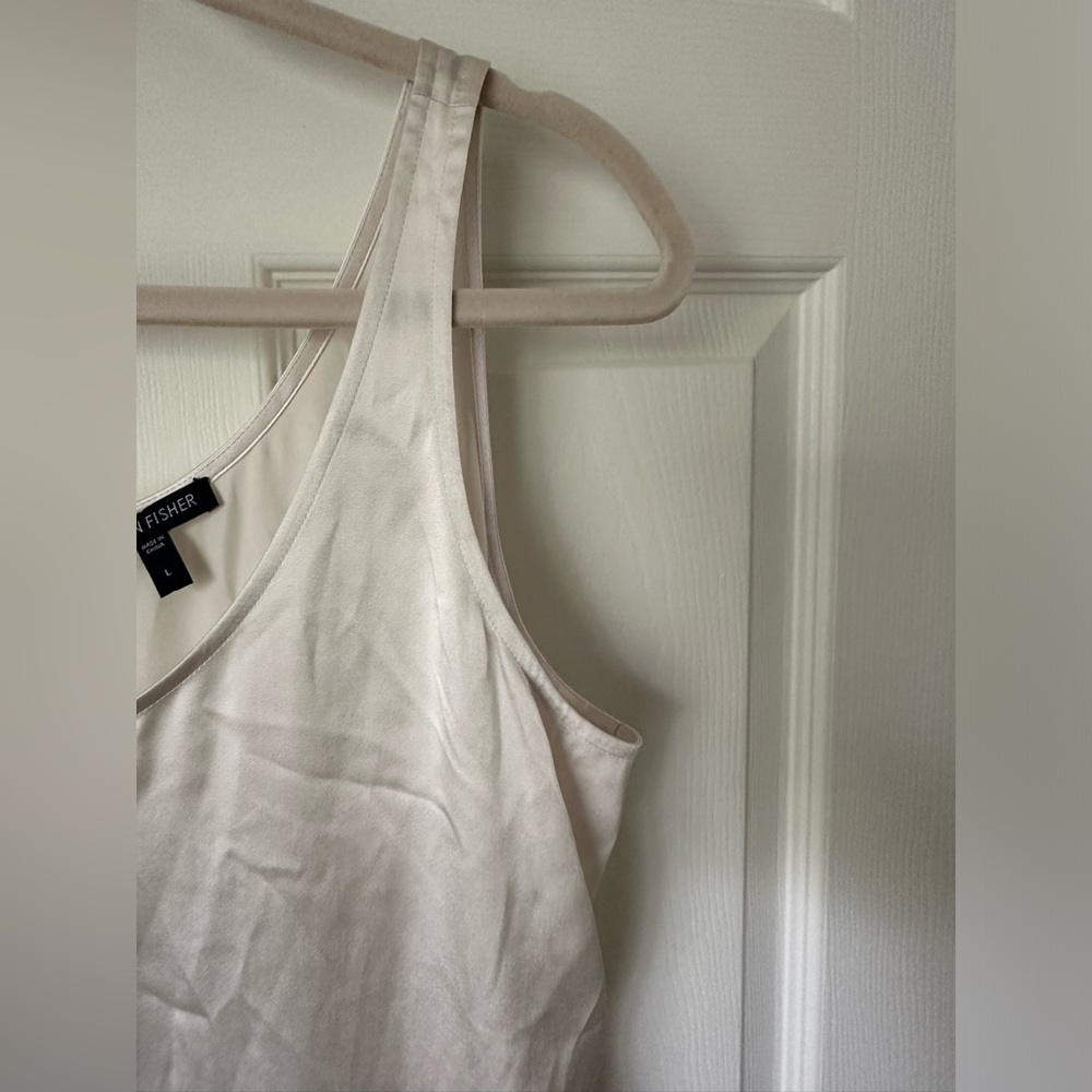EILEEN FISHER Silk Cream Blouse. - Picture 6 of 8